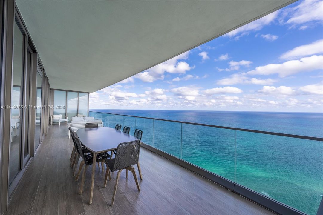 Vendido Recientemente: $4,735,000 (3 camas, 5 baños, 2468 Pies cuadrados)