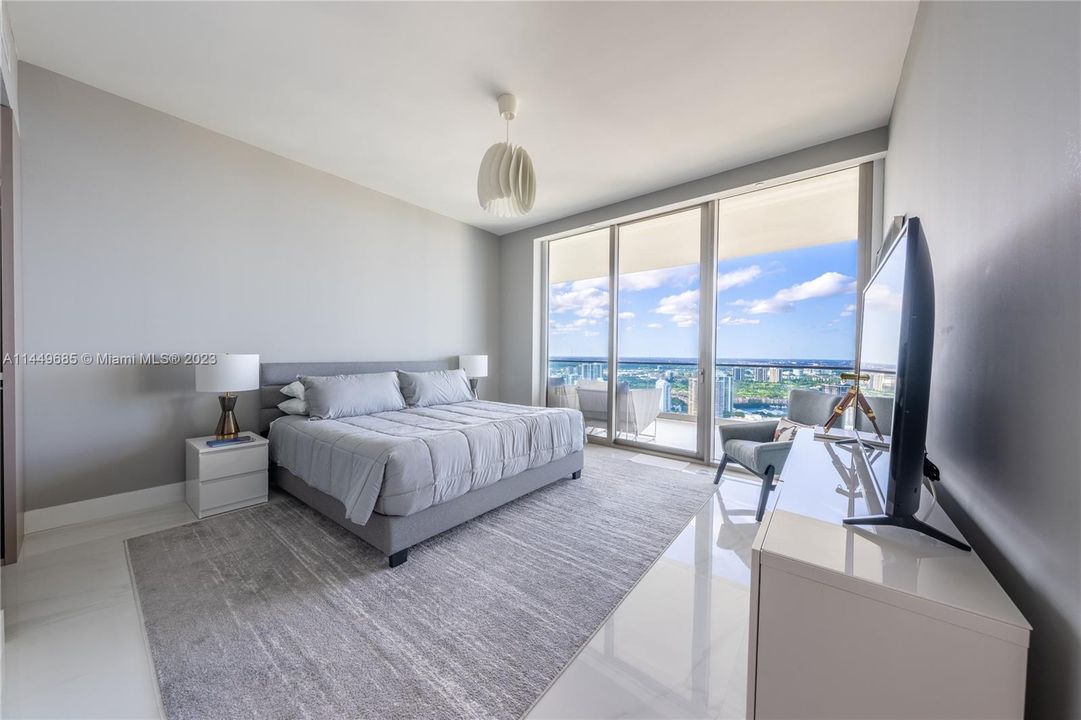 Vendido Recientemente: $4,735,000 (3 camas, 5 baños, 2468 Pies cuadrados)