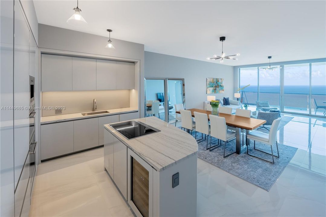 Vendido Recientemente: $4,735,000 (3 camas, 5 baños, 2468 Pies cuadrados)