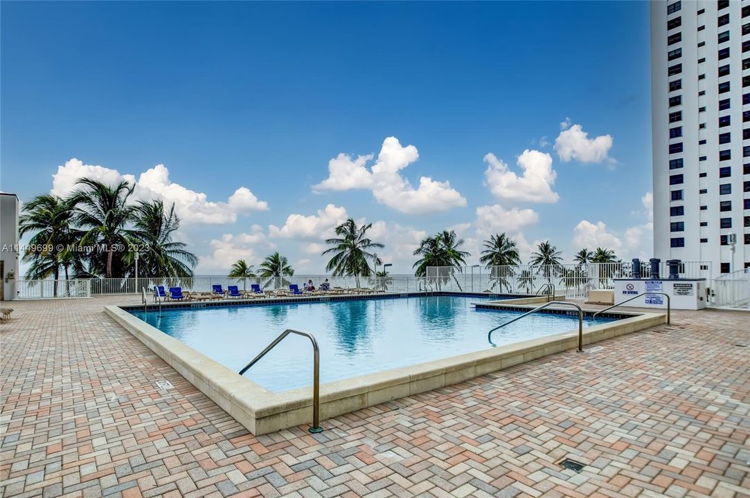 Недавно продано: $459,000 (2 спален, 2 ванн, 1250 Квадратных фут)