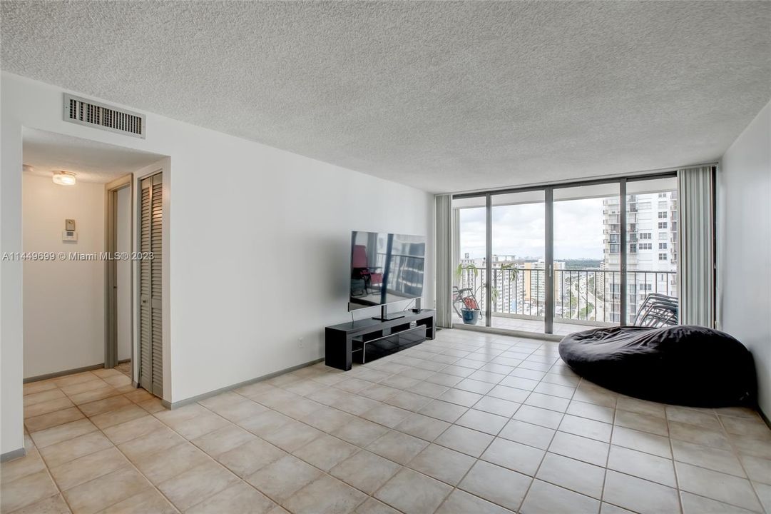 Недавно продано: $459,000 (2 спален, 2 ванн, 1250 Квадратных фут)