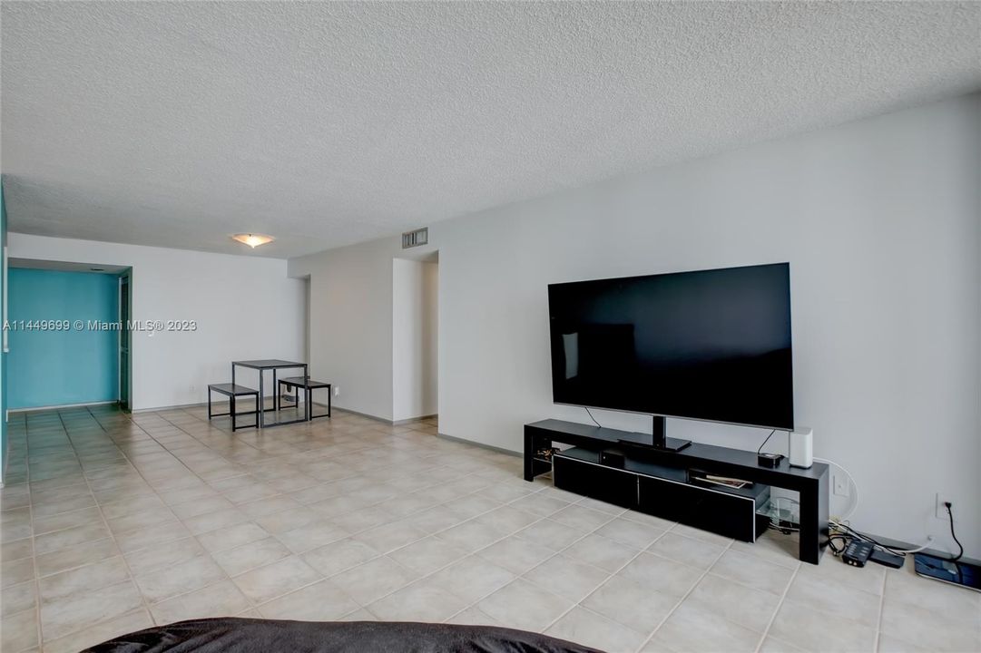 Недавно продано: $459,000 (2 спален, 2 ванн, 1250 Квадратных фут)