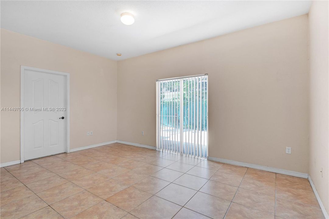 Active With Contract: $287,000 (3 beds, 2 baths, 1245 Square Feet)