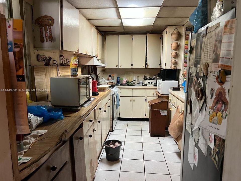 Recently Sold: $385,000 (2 beds, 2 baths, 1462 Square Feet)