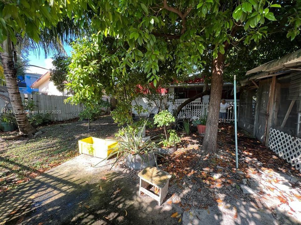 Recently Sold: $385,000 (2 beds, 2 baths, 1462 Square Feet)