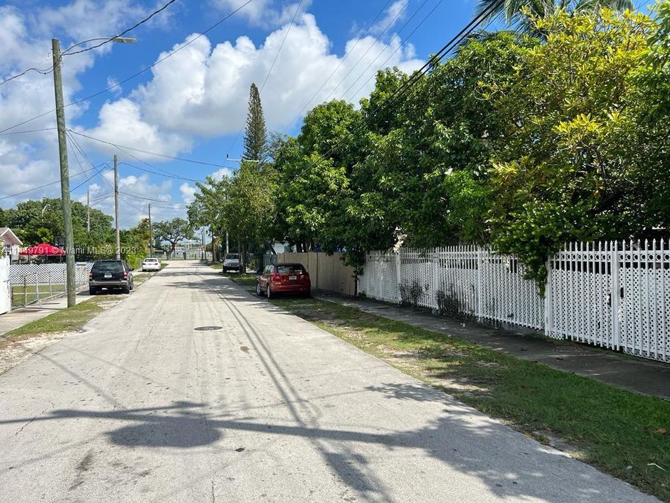 Recently Sold: $385,000 (2 beds, 2 baths, 1462 Square Feet)