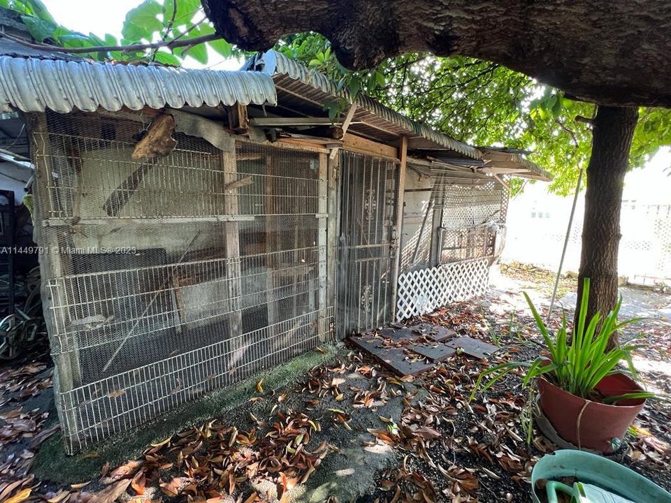 Recently Sold: $385,000 (2 beds, 2 baths, 1462 Square Feet)