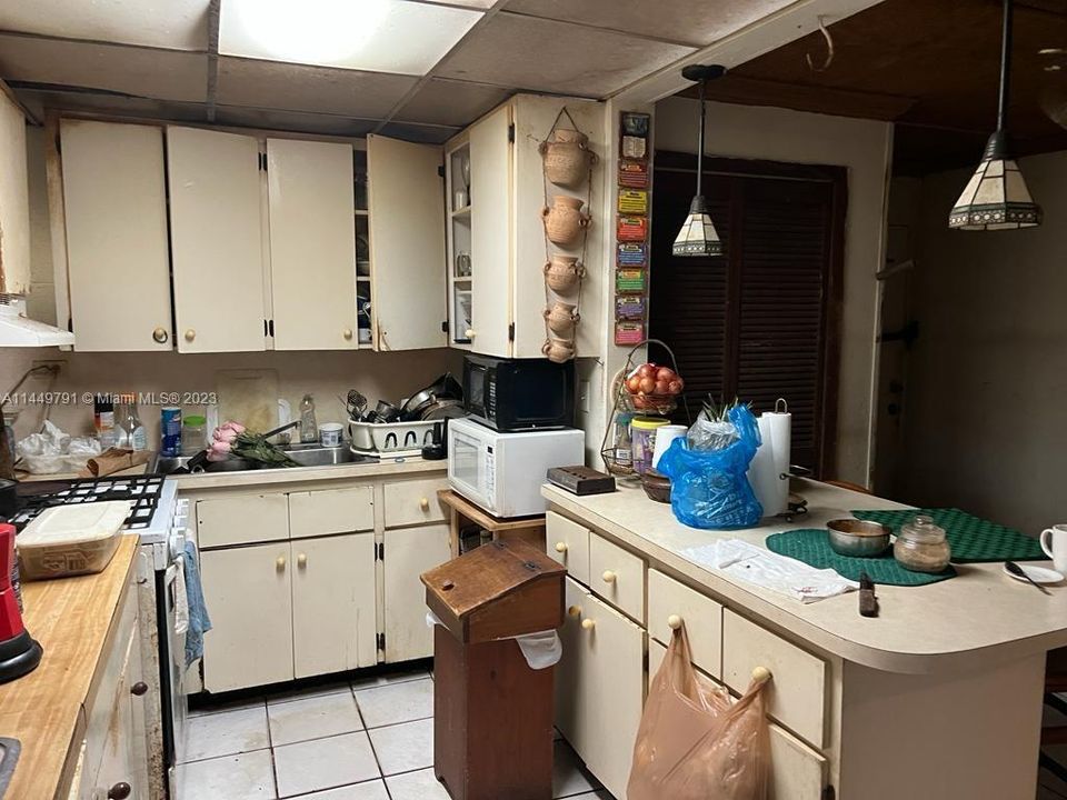 Recently Sold: $385,000 (2 beds, 2 baths, 1462 Square Feet)