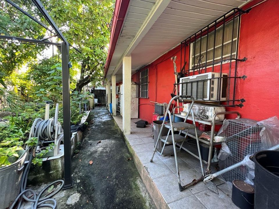 Recently Sold: $385,000 (2 beds, 2 baths, 1462 Square Feet)