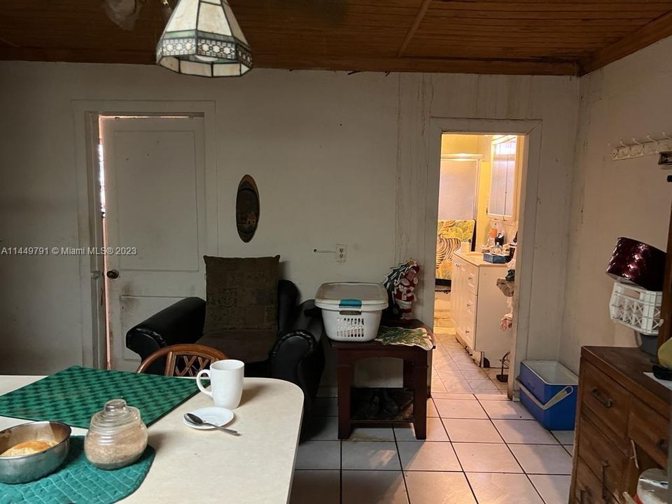 Recently Sold: $385,000 (2 beds, 2 baths, 1462 Square Feet)