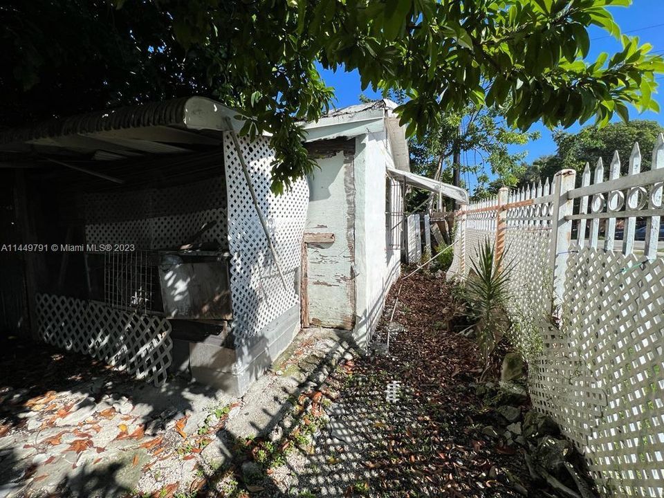 Recently Sold: $385,000 (2 beds, 2 baths, 1462 Square Feet)