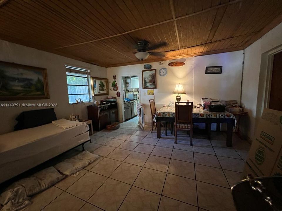 Recently Sold: $385,000 (2 beds, 2 baths, 1462 Square Feet)