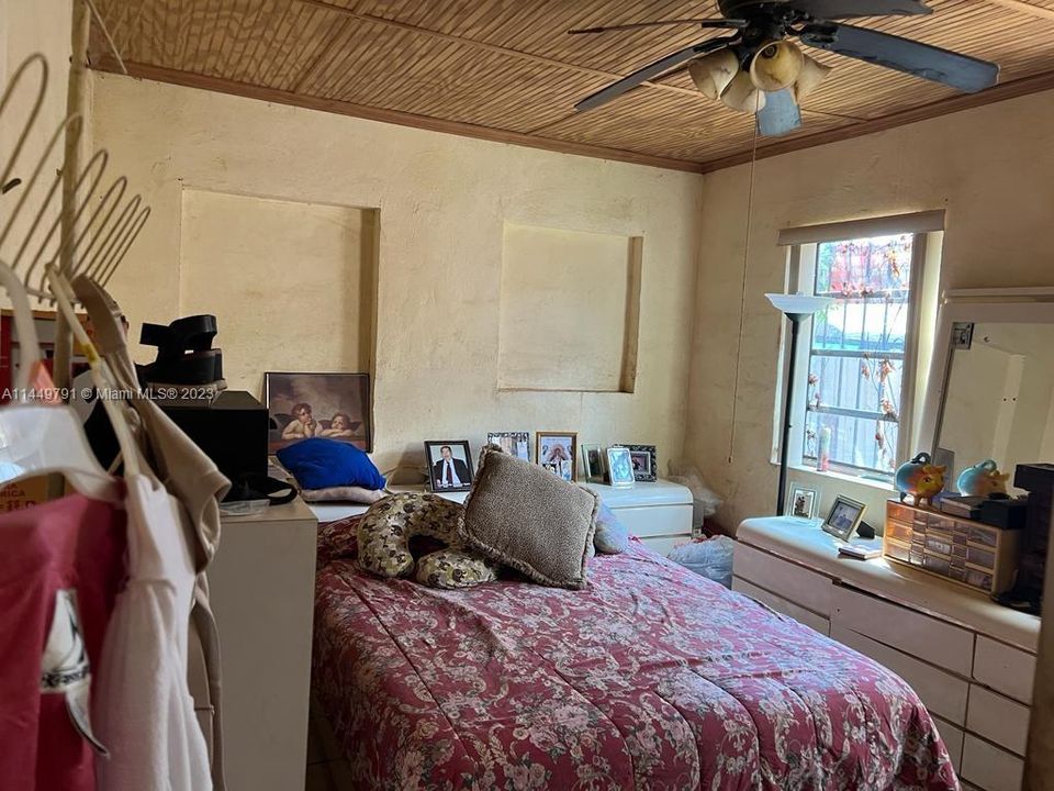 Recently Sold: $385,000 (2 beds, 2 baths, 1462 Square Feet)