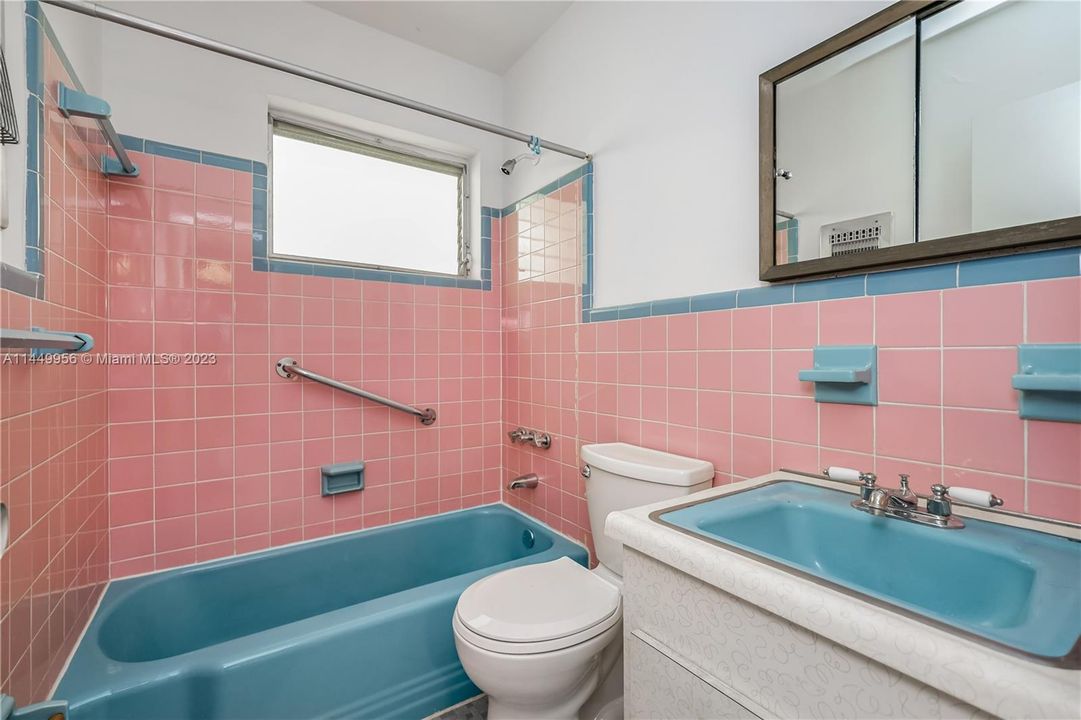 Недавно продано: $199,000 (1 спален, 1 ванн, 700 Квадратных фут)