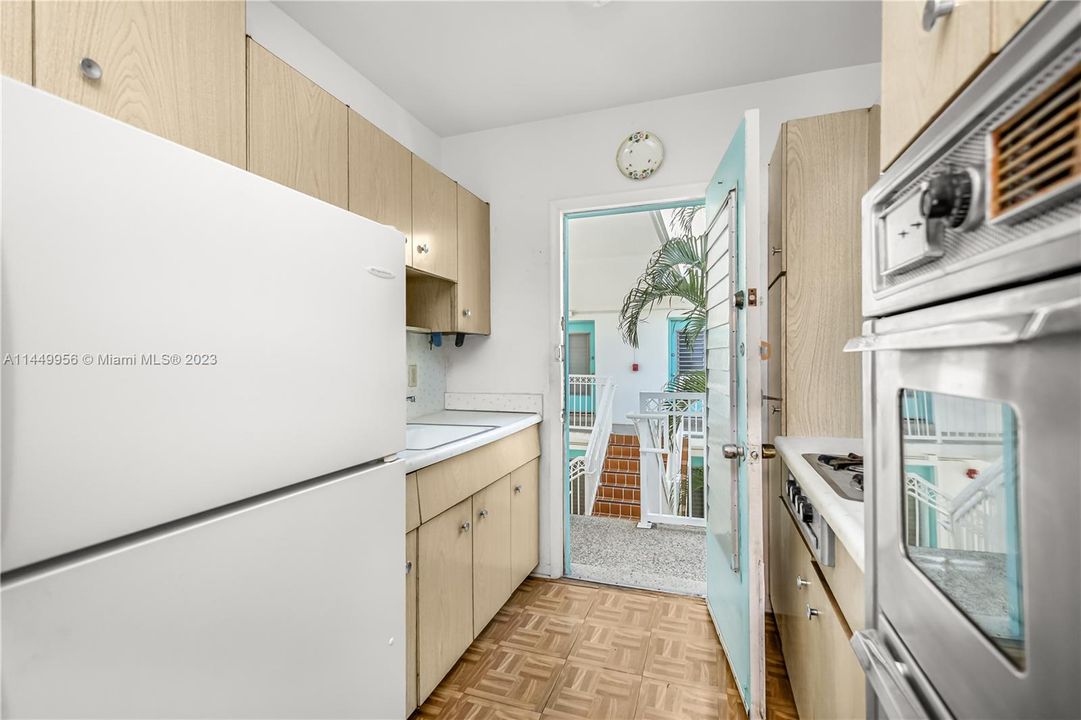 Недавно продано: $199,000 (1 спален, 1 ванн, 700 Квадратных фут)