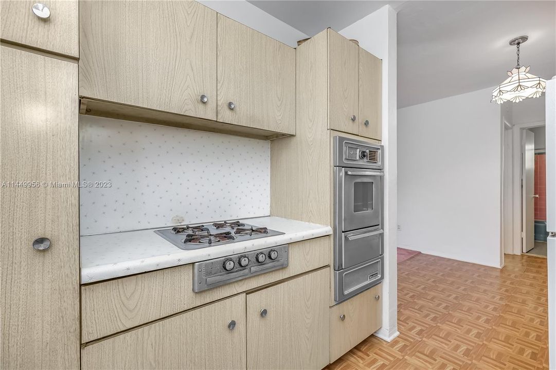 Недавно продано: $199,000 (1 спален, 1 ванн, 700 Квадратных фут)