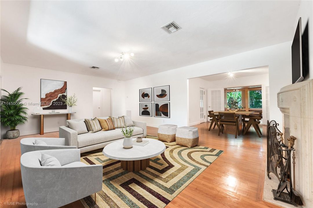 Recently Sold: $1,375,000 (3 beds, 2 baths, 1972 Square Feet)