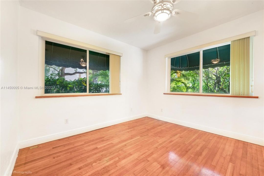 Recently Sold: $1,375,000 (3 beds, 2 baths, 1972 Square Feet)