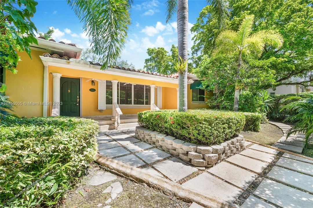 Recently Sold: $1,375,000 (3 beds, 2 baths, 1972 Square Feet)