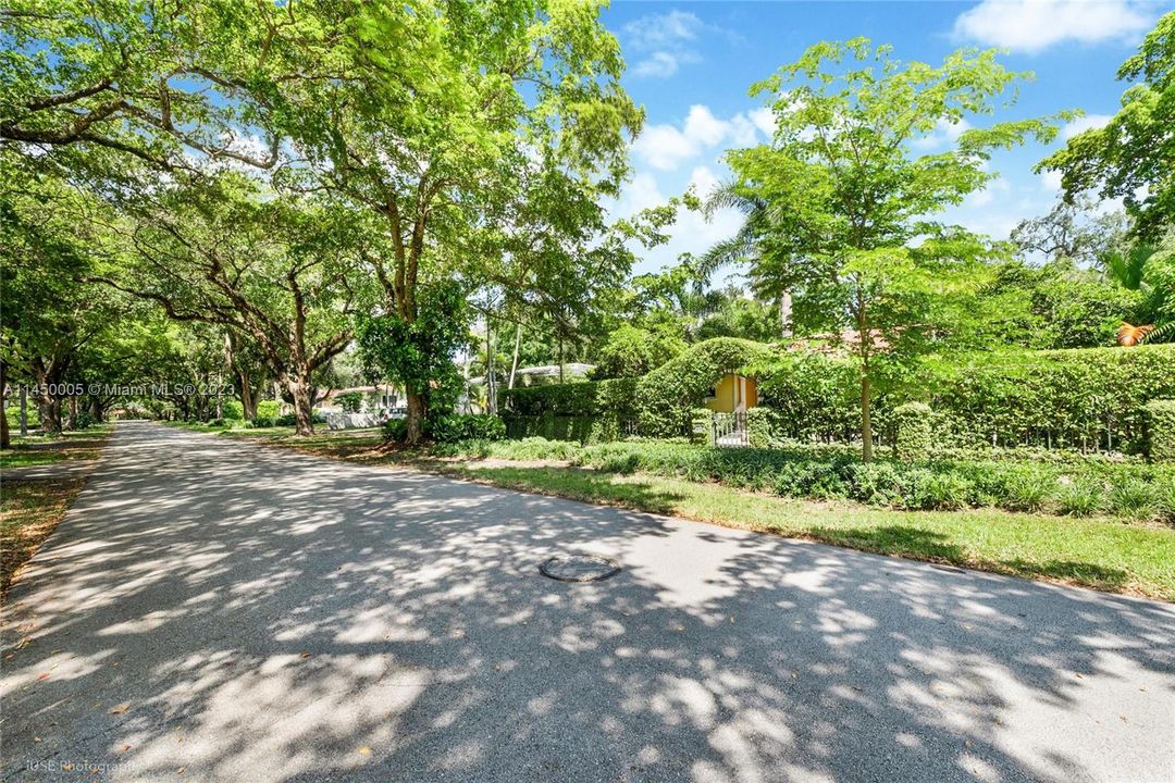 Recently Sold: $1,375,000 (3 beds, 2 baths, 1972 Square Feet)