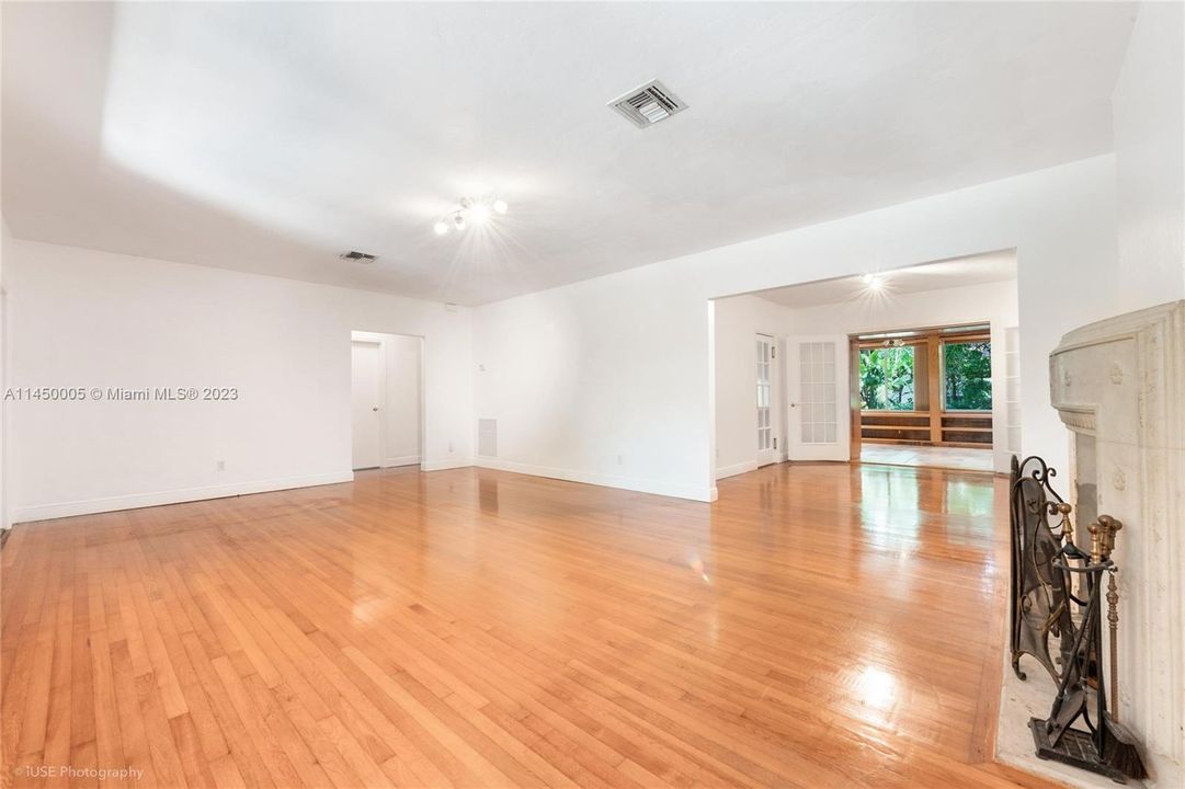 Recently Sold: $1,375,000 (3 beds, 2 baths, 1972 Square Feet)