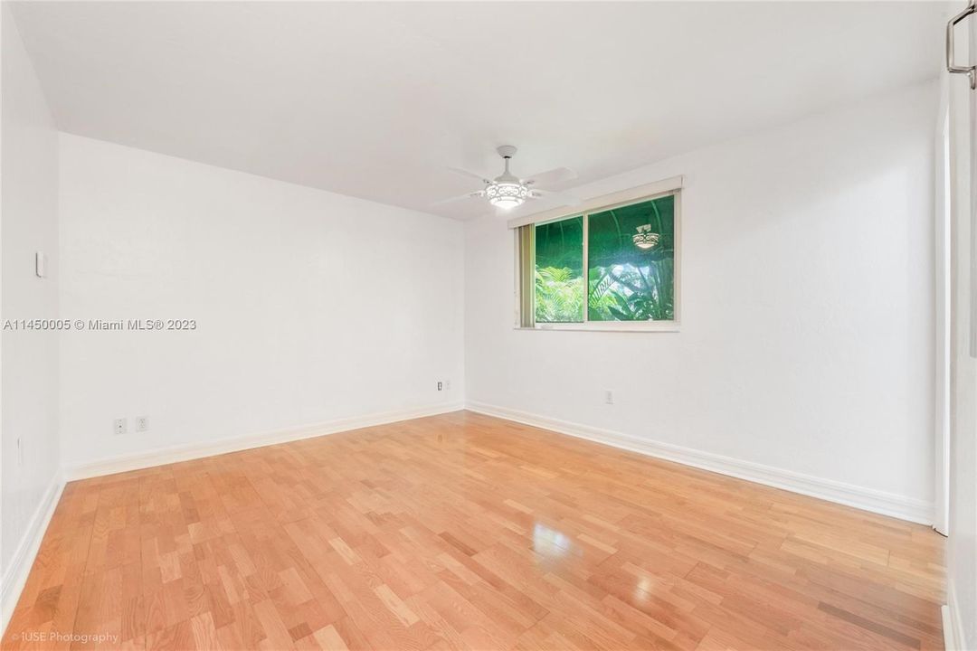 Recently Sold: $1,375,000 (3 beds, 2 baths, 1972 Square Feet)