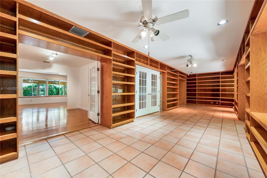 Recently Sold: $1,375,000 (3 beds, 2 baths, 1972 Square Feet)