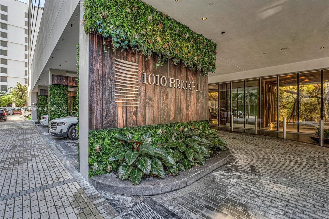 Recently Sold: $1,350,000 (2 beds, 3 baths, 1314 Square Feet)