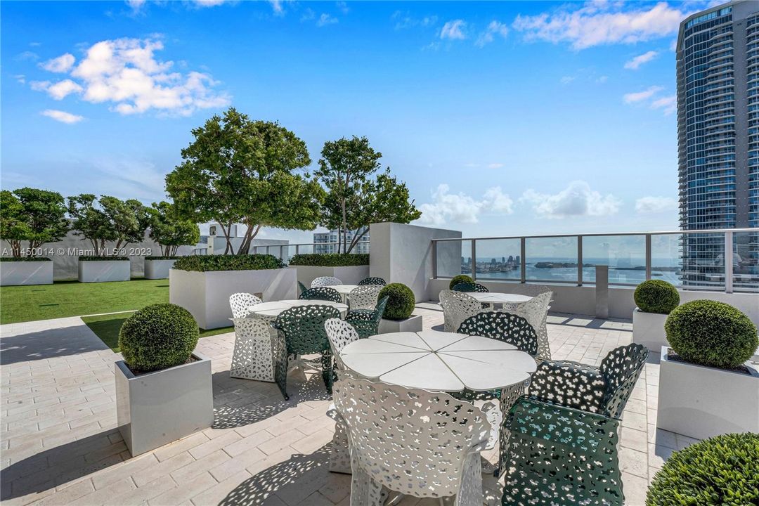 Recently Sold: $1,350,000 (2 beds, 3 baths, 1314 Square Feet)