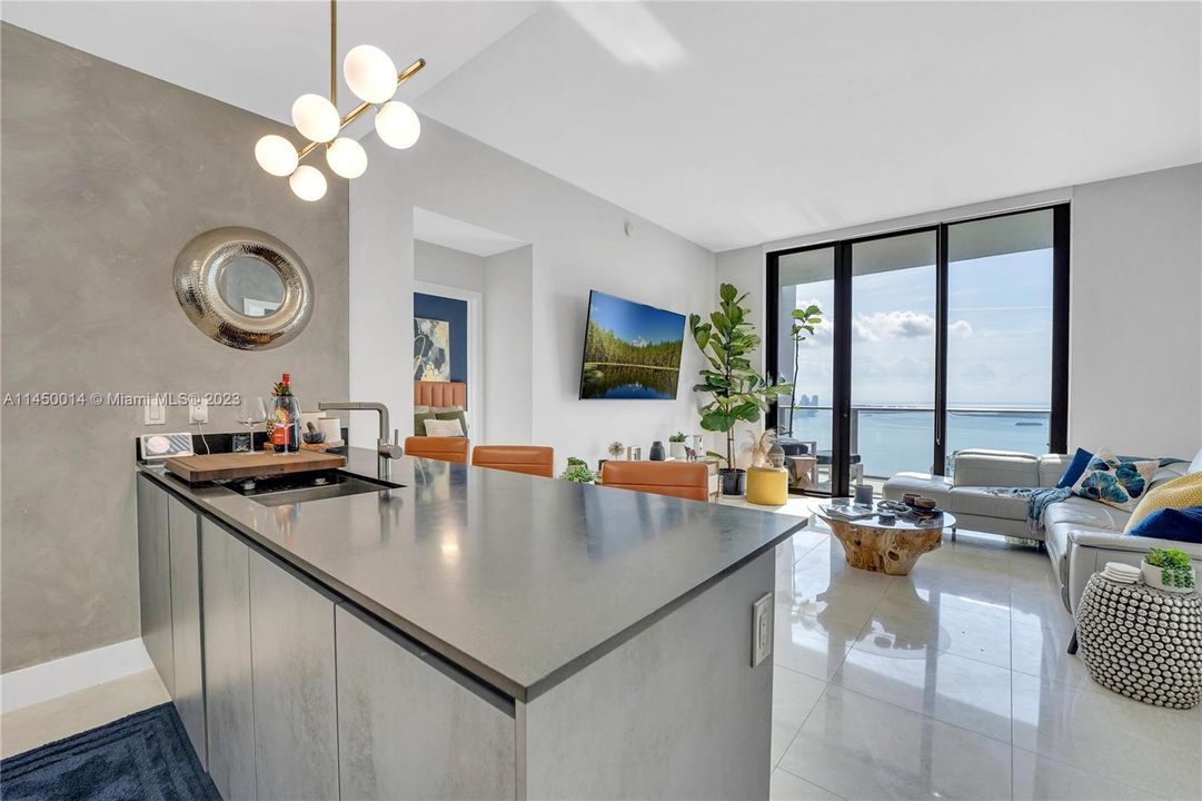 Recently Sold: $1,350,000 (2 beds, 3 baths, 1314 Square Feet)