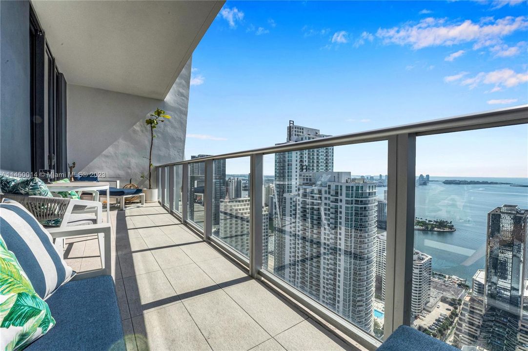 Recently Sold: $1,350,000 (2 beds, 3 baths, 1314 Square Feet)