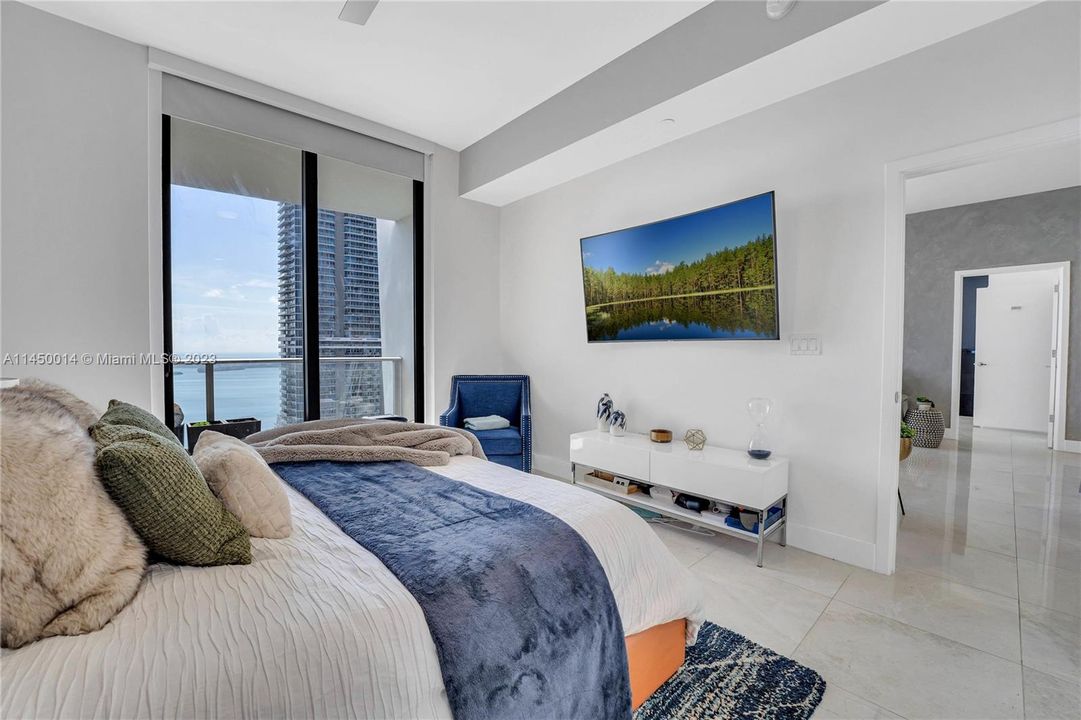 Recently Sold: $1,350,000 (2 beds, 3 baths, 1314 Square Feet)