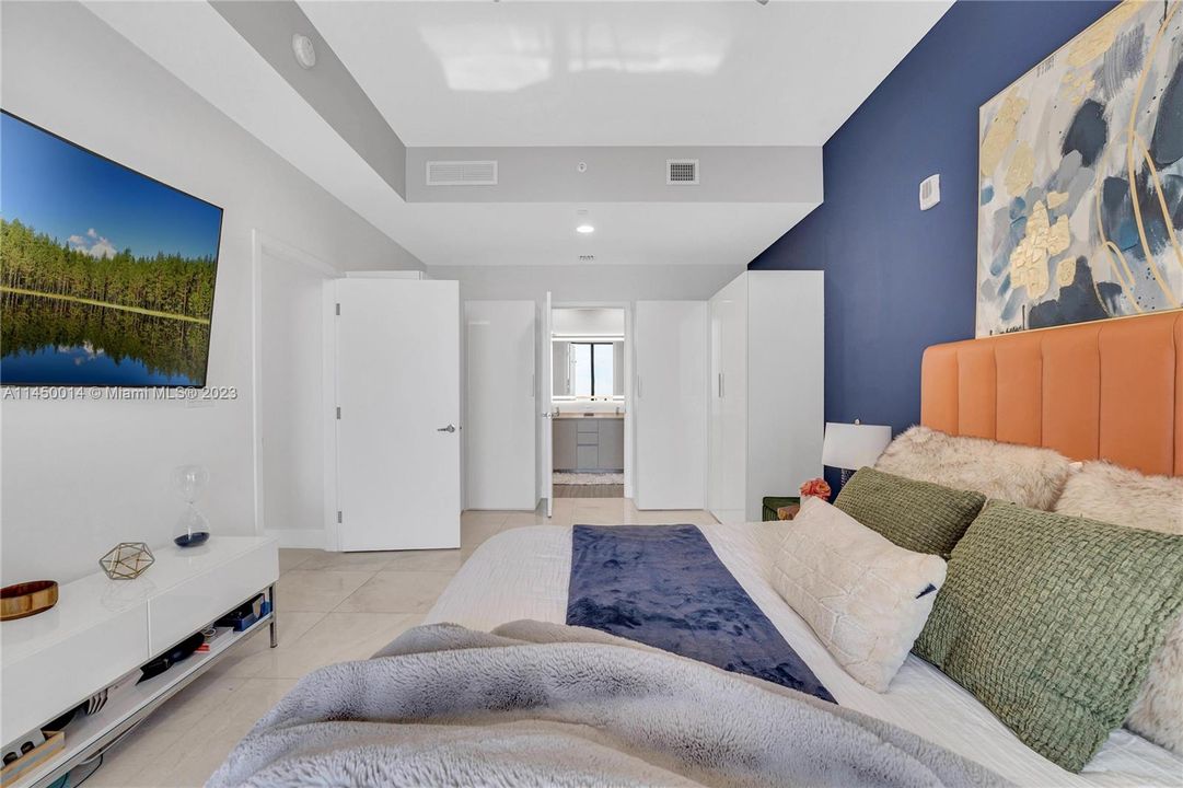 Recently Sold: $1,350,000 (2 beds, 3 baths, 1314 Square Feet)