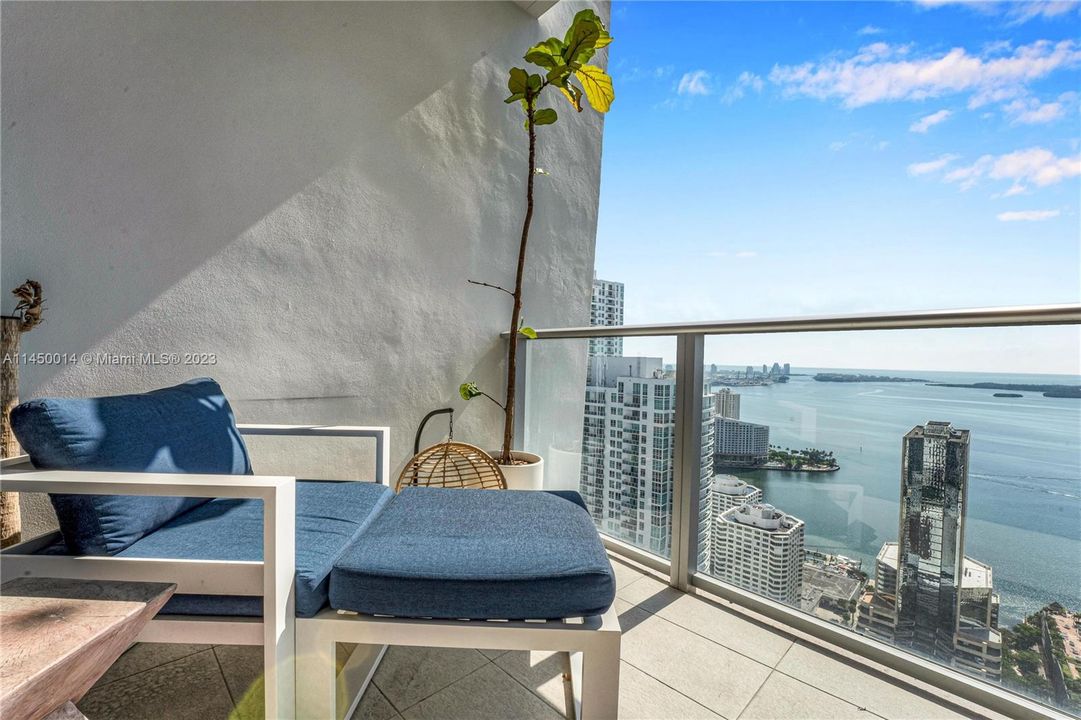 Recently Sold: $1,350,000 (2 beds, 3 baths, 1314 Square Feet)