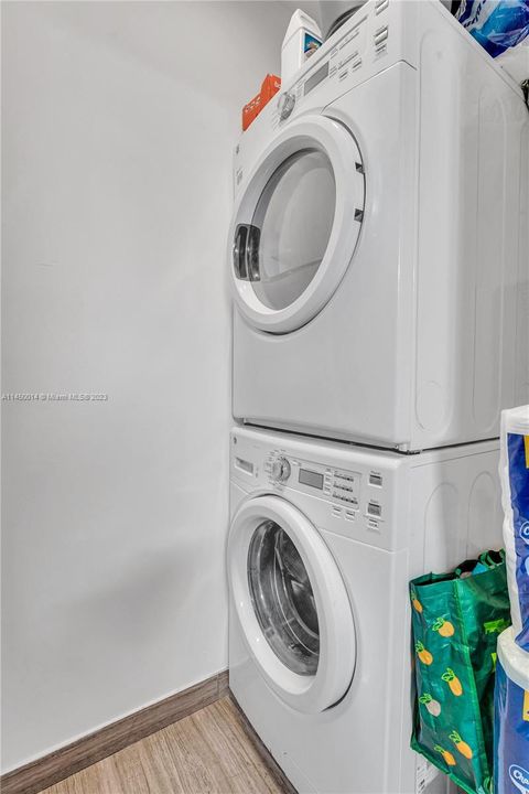 Recently Sold: $1,350,000 (2 beds, 3 baths, 1314 Square Feet)