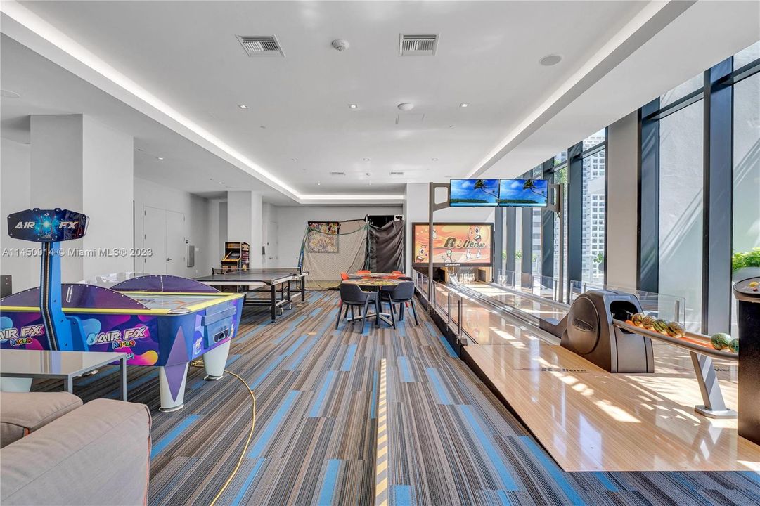 Recently Sold: $1,350,000 (2 beds, 3 baths, 1314 Square Feet)