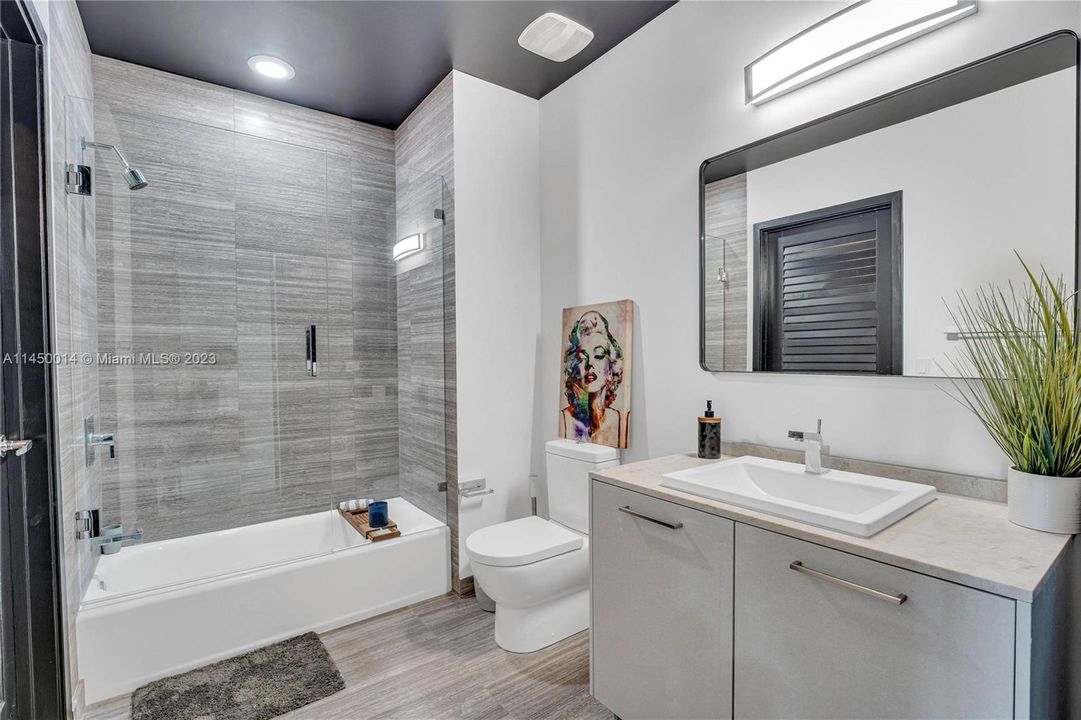 Recently Sold: $1,350,000 (2 beds, 3 baths, 1314 Square Feet)