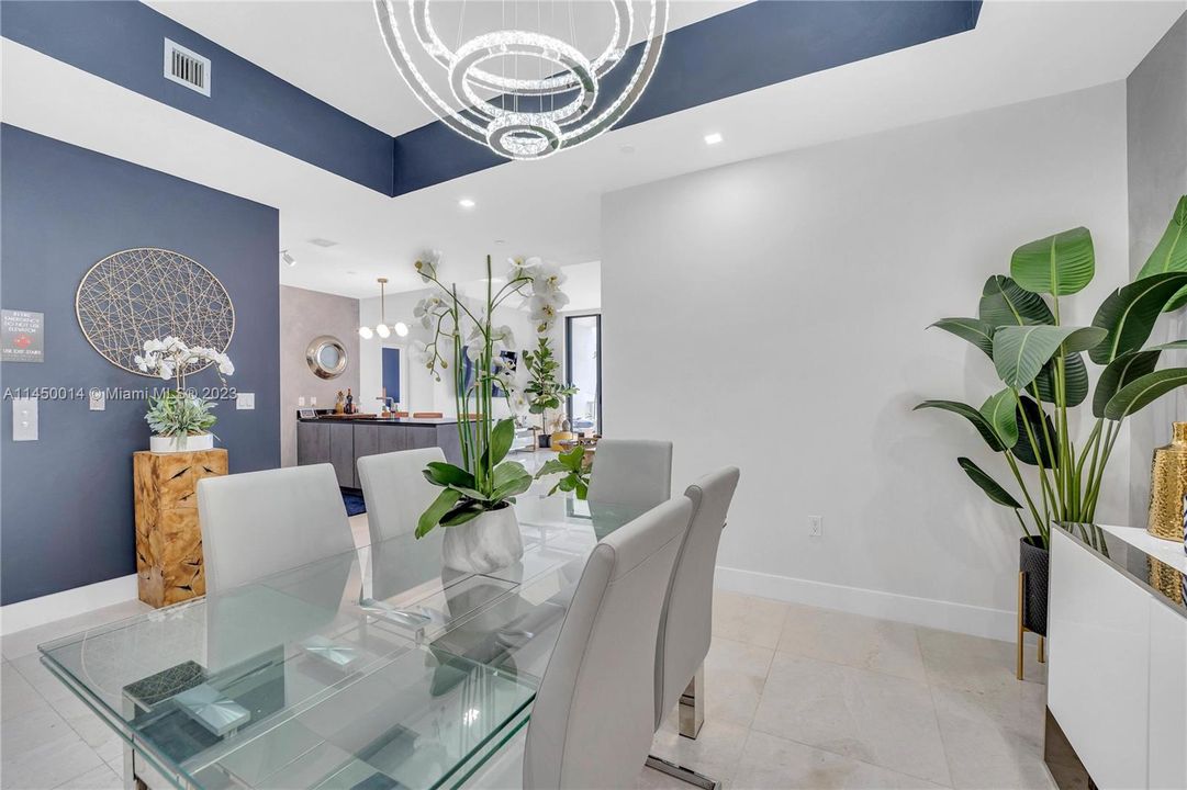 Recently Sold: $1,350,000 (2 beds, 3 baths, 1314 Square Feet)