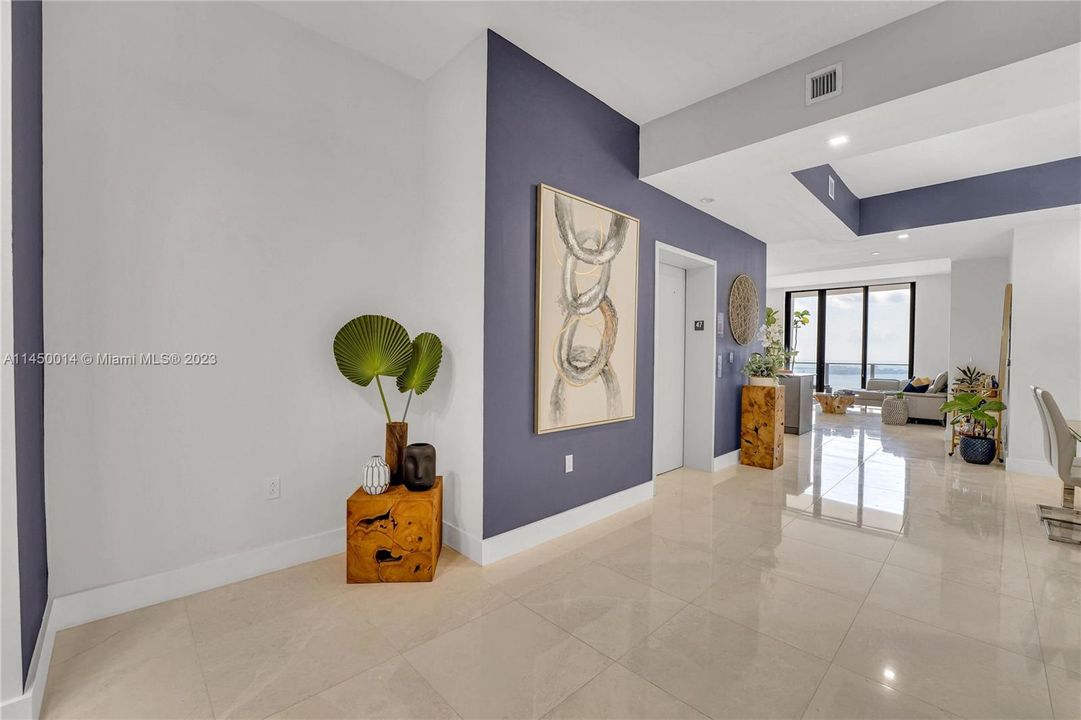 Recently Sold: $1,350,000 (2 beds, 3 baths, 1314 Square Feet)