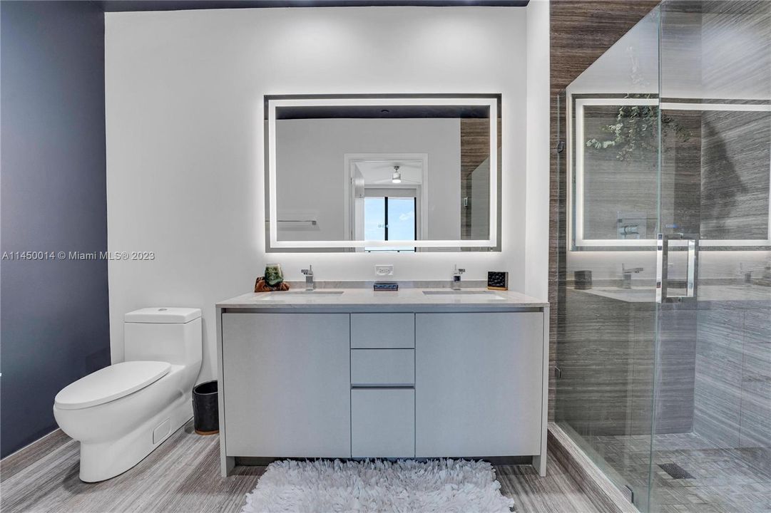 Recently Sold: $1,350,000 (2 beds, 3 baths, 1314 Square Feet)