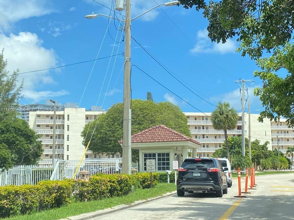 Recently Sold: $245,000 (2 beds, 1 baths, 965 Square Feet)