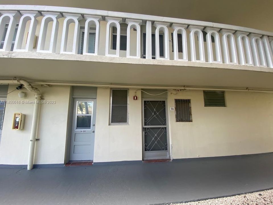 Recently Sold: $245,000 (2 beds, 1 baths, 965 Square Feet)