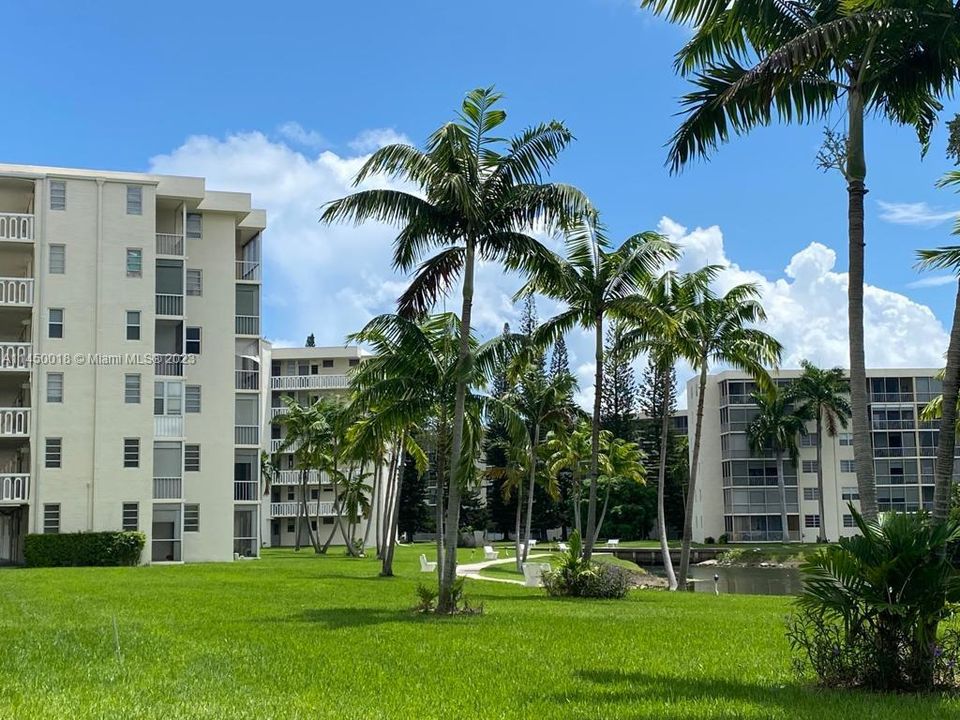 Recently Sold: $245,000 (2 beds, 1 baths, 965 Square Feet)