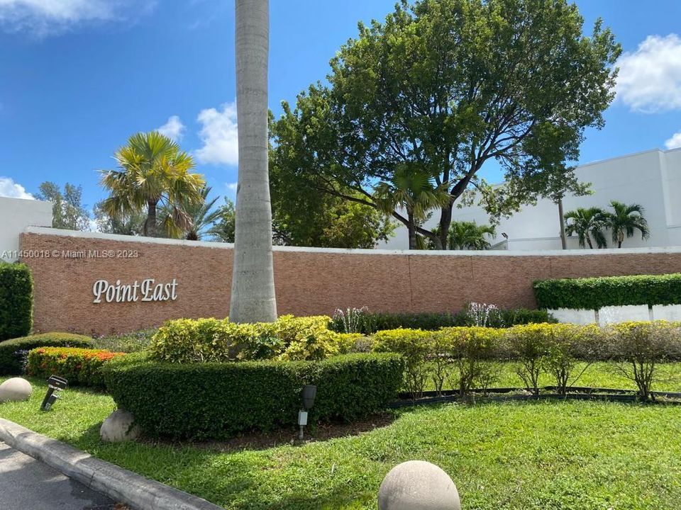 Recently Sold: $245,000 (2 beds, 1 baths, 965 Square Feet)