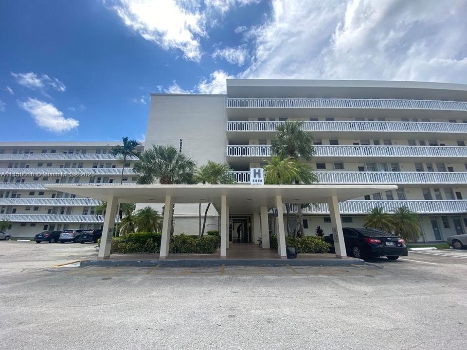 Recently Sold: $245,000 (2 beds, 1 baths, 965 Square Feet)