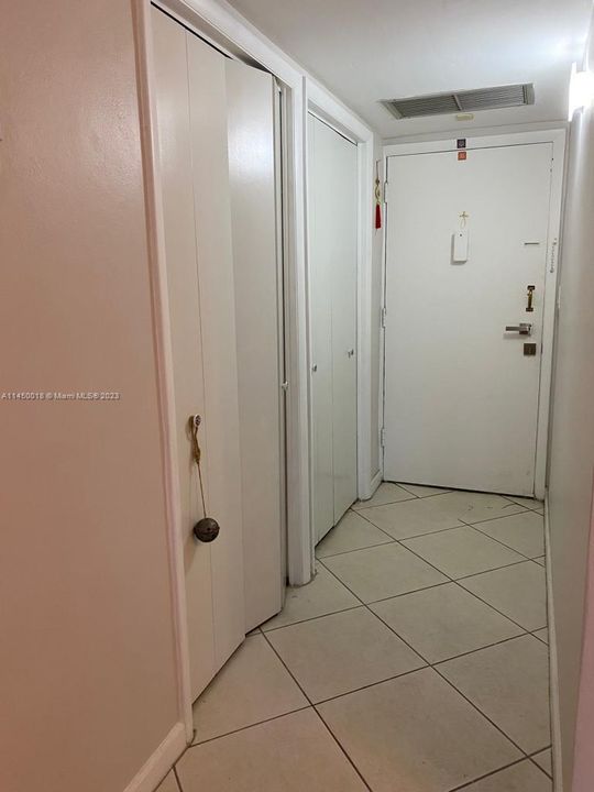 Recently Sold: $245,000 (2 beds, 1 baths, 965 Square Feet)