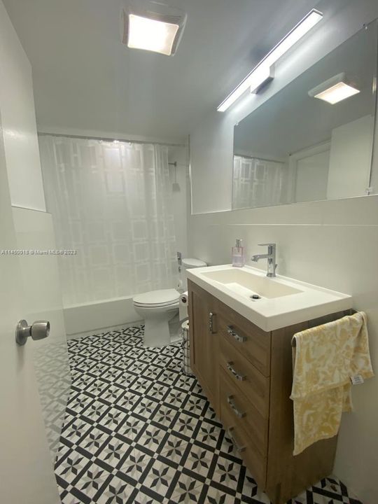 Recently Sold: $245,000 (2 beds, 1 baths, 965 Square Feet)