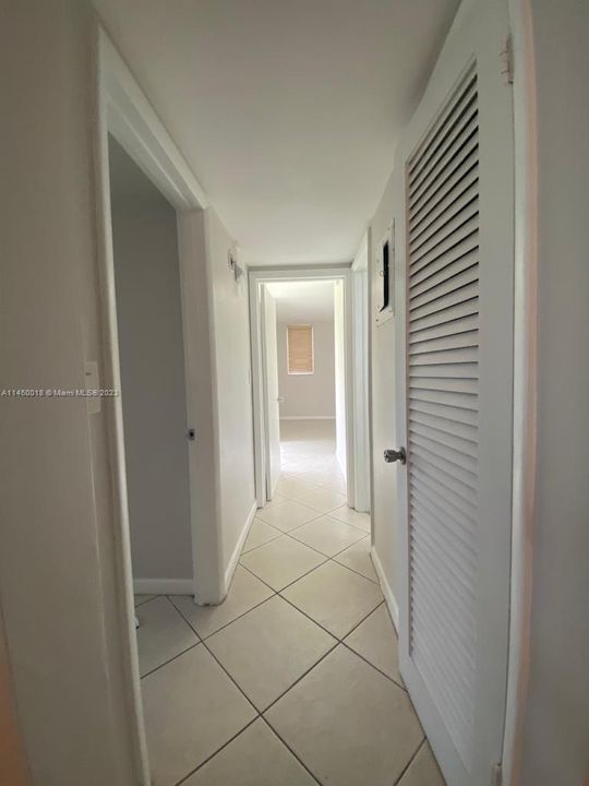 Recently Sold: $245,000 (2 beds, 1 baths, 965 Square Feet)