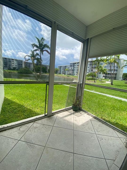 Recently Sold: $245,000 (2 beds, 1 baths, 965 Square Feet)