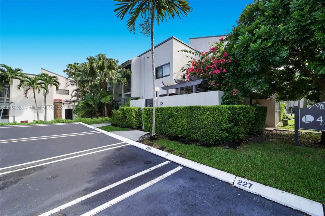 Недавно продано: $475,000 (2 спален, 2 ванн, 1234 Квадратных фут)